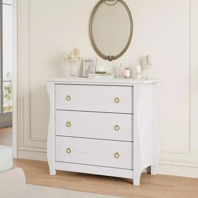 Commode bohème 3 tiroirs avec pieds incurvés et accents en rotin - Armoire de rangement autonome pour chambre à coucher, salon, entrée ou balcon